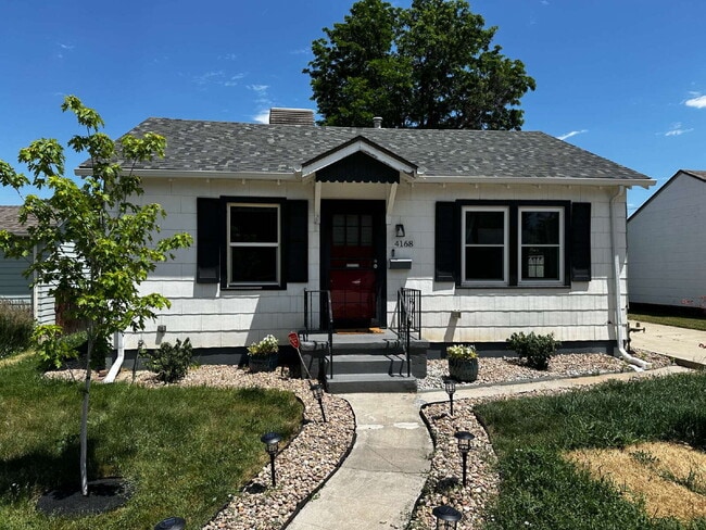 Charming 3-Bed Retreat with Finished Basem... - Charming 3-Bed Retreat with Finished Basem... Apartment