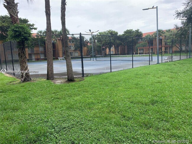 Foto del edificio - 10741 Cleary Blvd