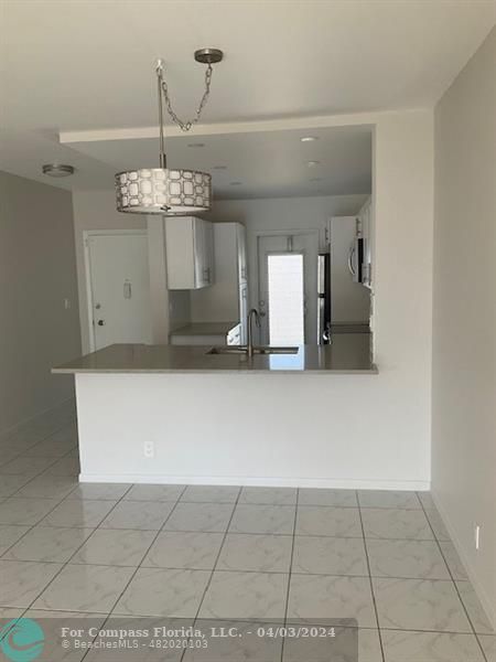 Foto del edificio - 4117 Bougainvilla Dr