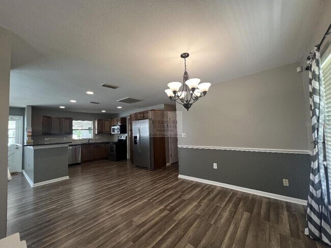 Foto del edificio - 630 Queens Cir