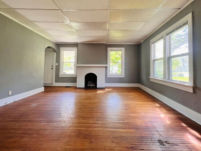 Building Photo - 3915 Willys Pkwy