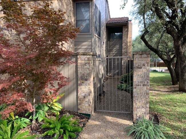 Building Photo - 5807 Back Ct