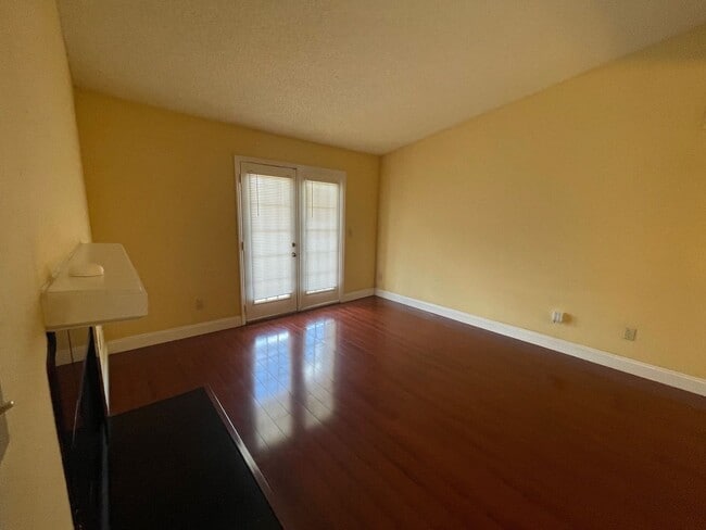 Building Photo - 2550 N Alafaya Trail