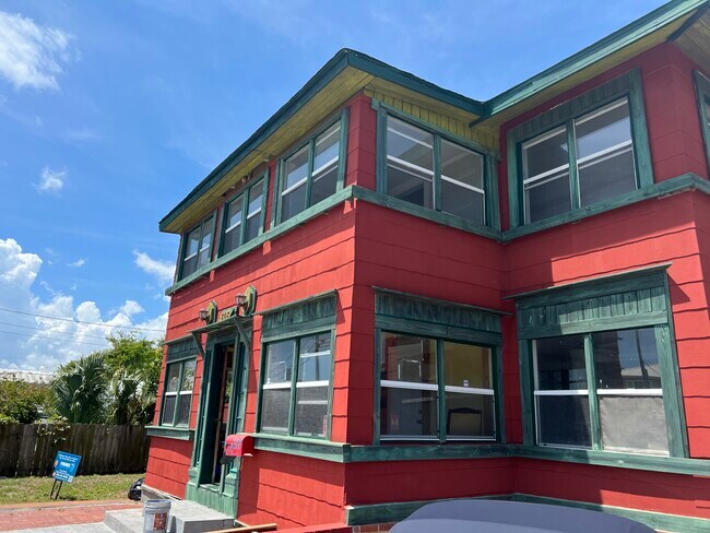 Looking up at unit 4 Florida room - 808 S Grandview Ave