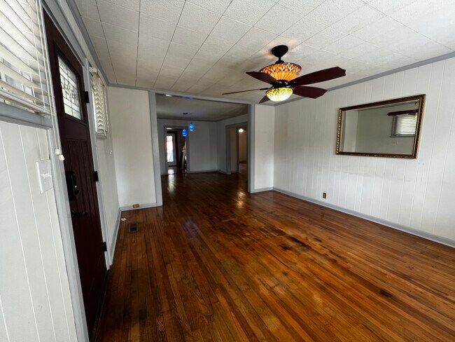 Building Photo - 1820 Luttrell St