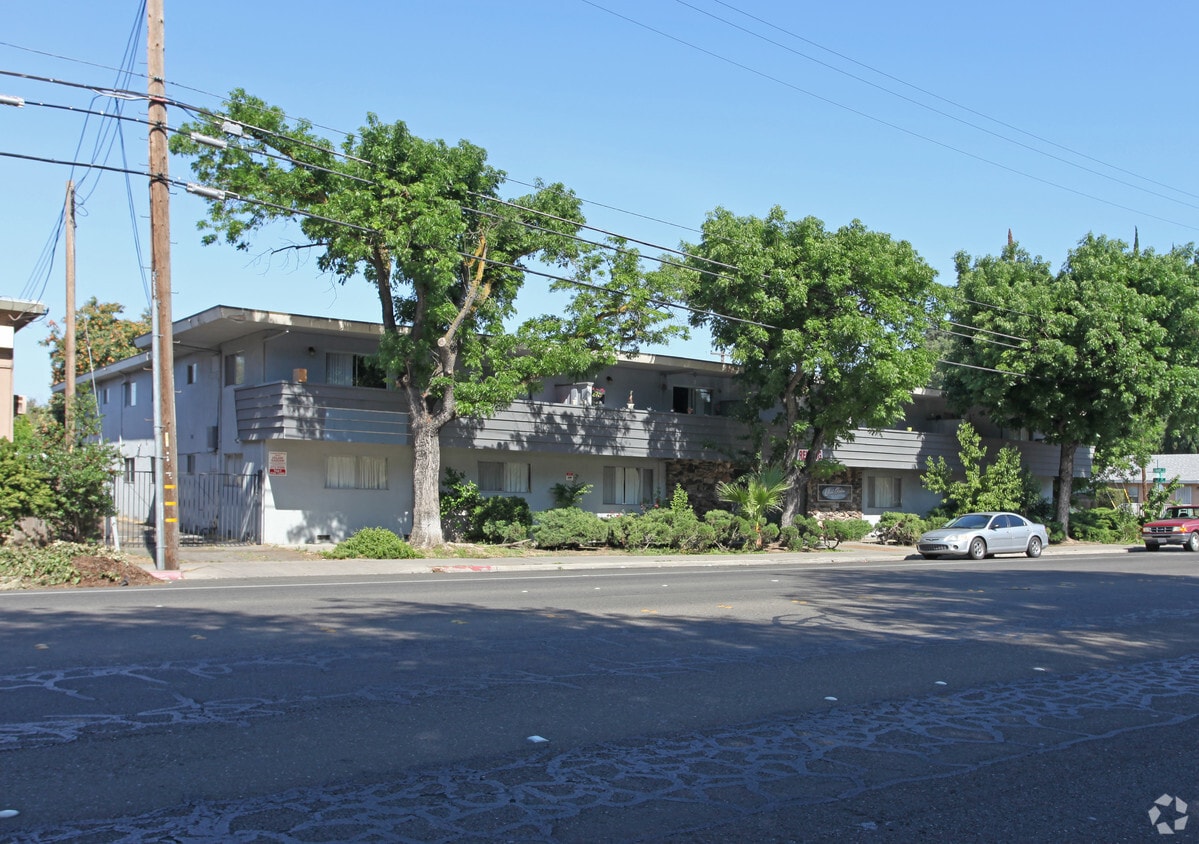 Primary Photo - Leilani Gardens