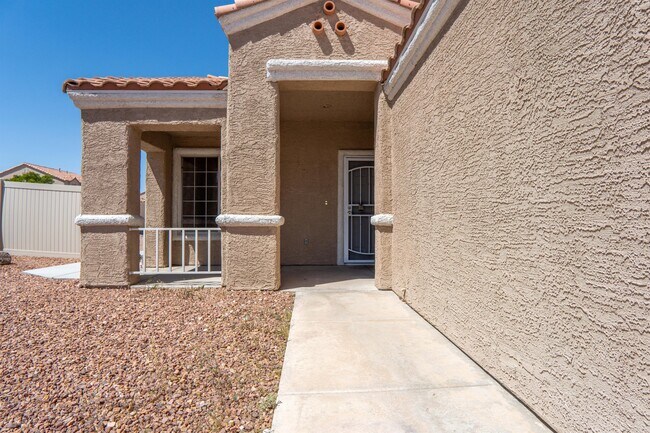 Foto del edificio - 9673 Riding Ridge Rd