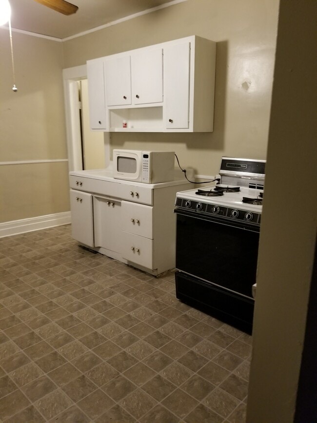 Building Photo - 9345 Charest St