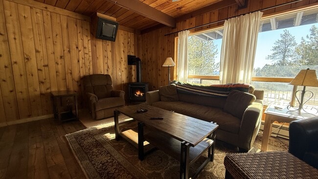 Building Photo - 18850 Fir Dr