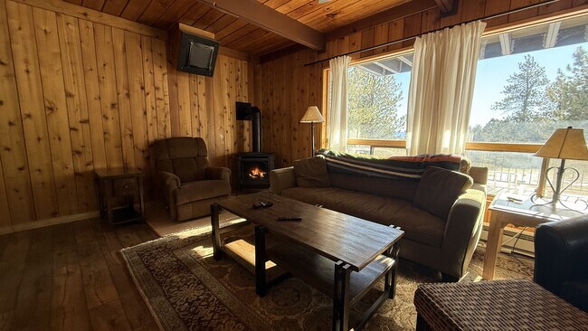 Foto del edificio - 18850 Fir Dr