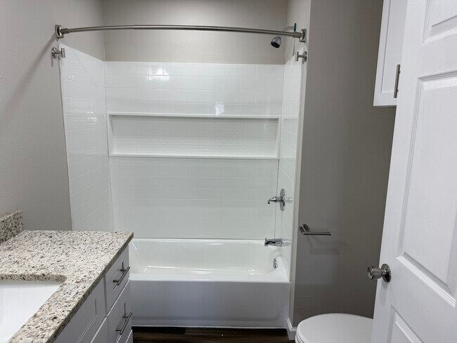 Building Photo - 80 Redwood Ln