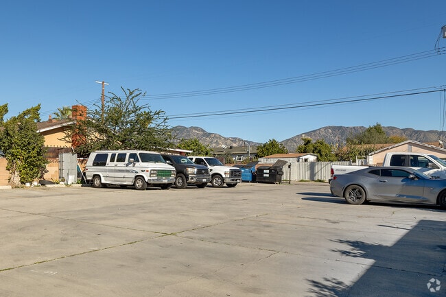 Aparcamiento - 11700 Glenoaks Blvd