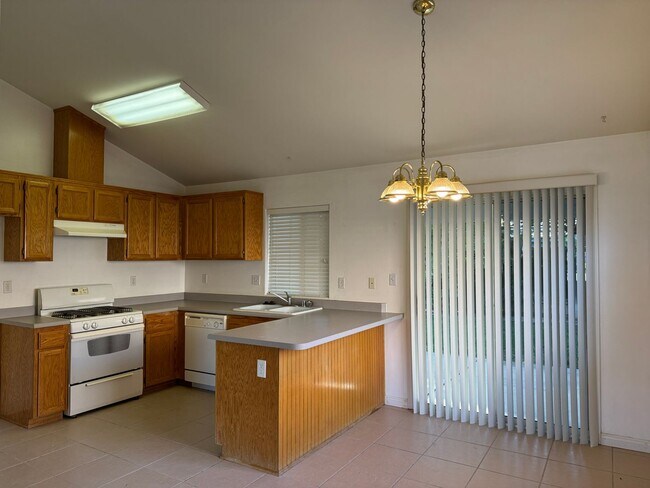 Building Photo - Beautiful home in a gated community!