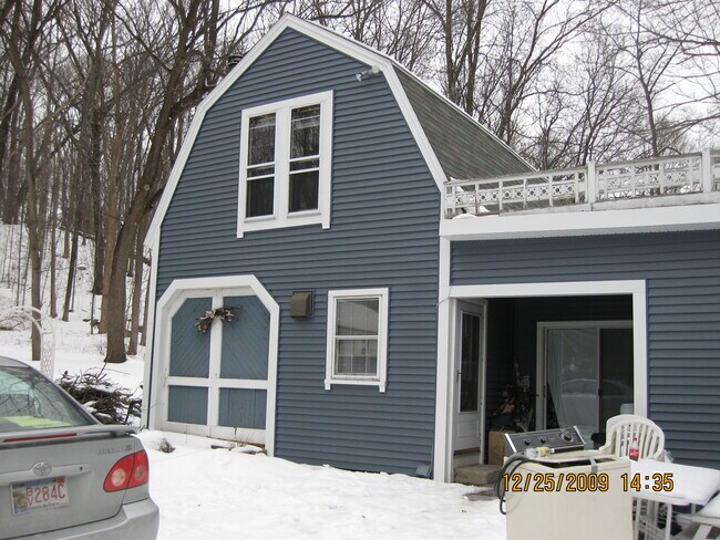 Building Photo - 139 Worcester St