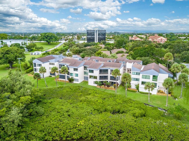 Building Photo - 1660 12 Oaks Way