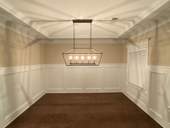 Foto del edificio - 688 Tree Top Trl