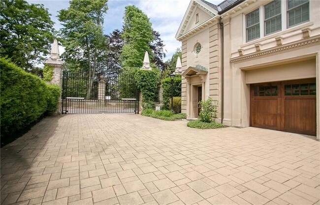 Building Photo - 241 Ruggles Ave