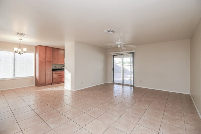 Foto del edificio - 4614 W Orchid Ln