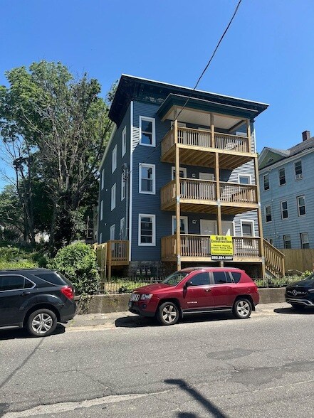Primary Photo - 30 Crown St