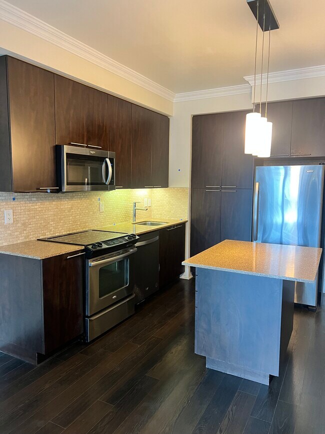 Photo du bâtiment - Beautiful Suite at the Heart of Yonge and ...