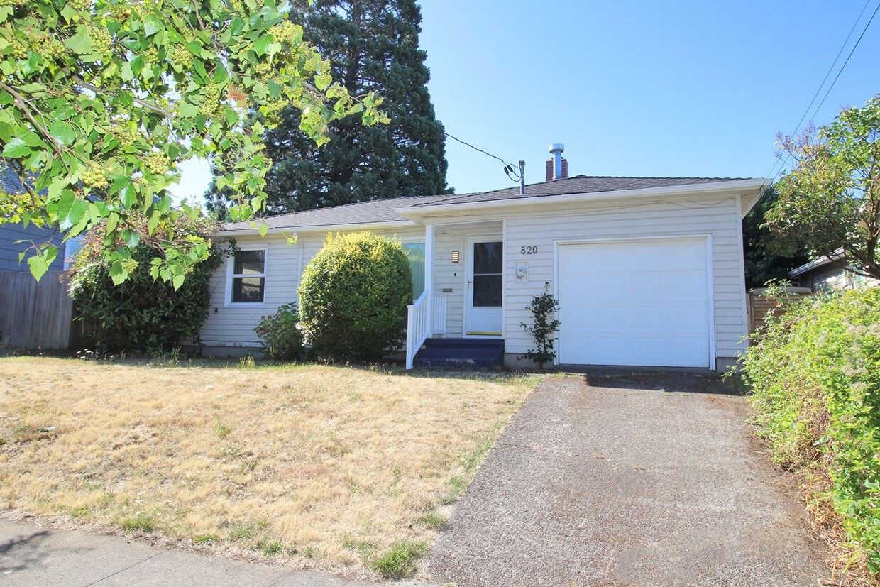 Foto principal - 820 NE Sumner St