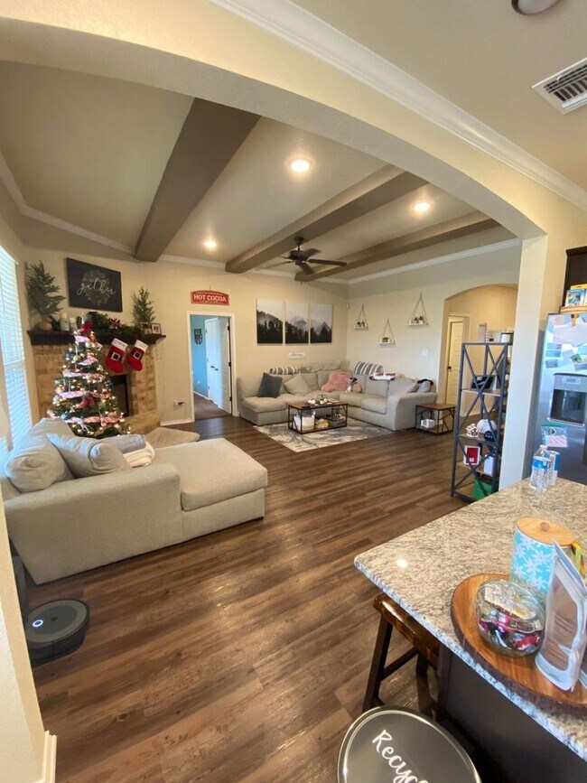 Building Photo - Beautiful 3 bed 2 bath home coming soon!!