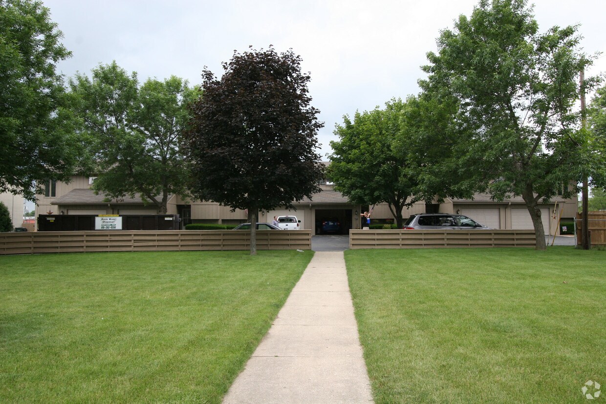 2112 Croydon Ave, Loves Park, IL 61111 Apartments in Loves Park, IL