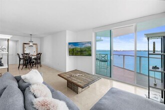 Building Photo - 665 NE 25th St