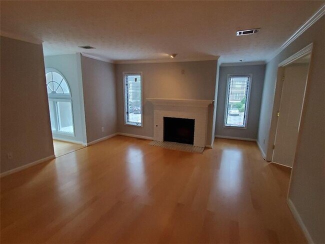 Building Photo - 21 Normandy Ct