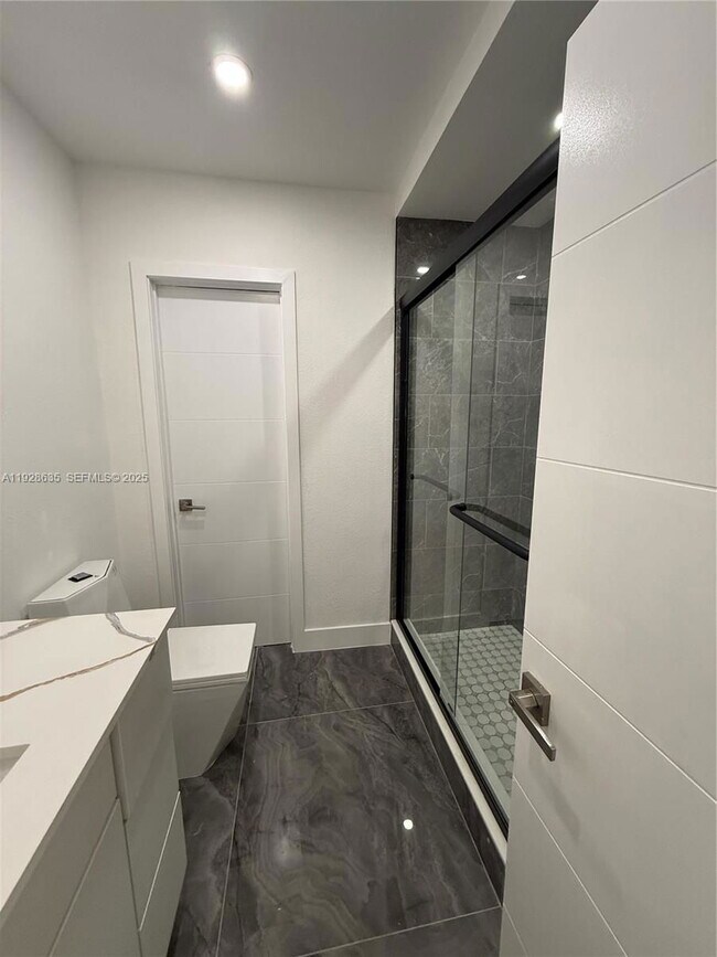 Foto del edificio - 1601 NE 158th St