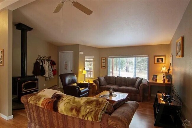 Building Photo - Well Cared for Home on Over 10 acres!