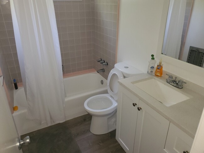 Building Photo - 939 Palms Blvd