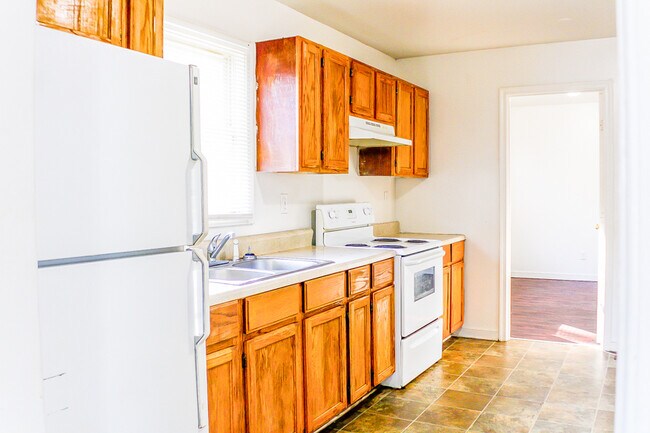 Building Photo - 118 Spruce St