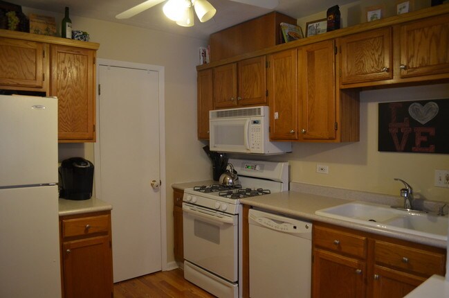 Building Photo - 1236 Williamsport Dr