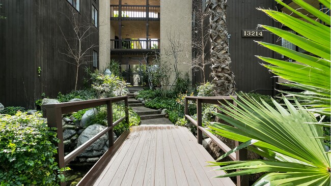 Foto del edificio - 13214 Moorpark St