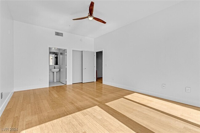 Building Photo - 2775 W Pebble Rd