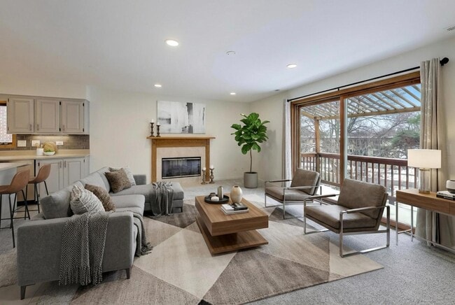 Building Photo - 1209 E Davis St