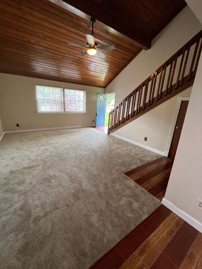 Foto del edificio - Delightful two story town home.