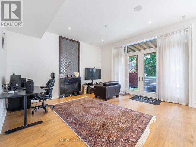 Building Photo - 267 Empress Ave