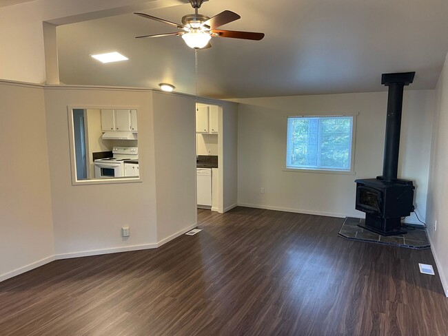 Foto del edificio - Lovely 3 Bedroom Home out of Town!