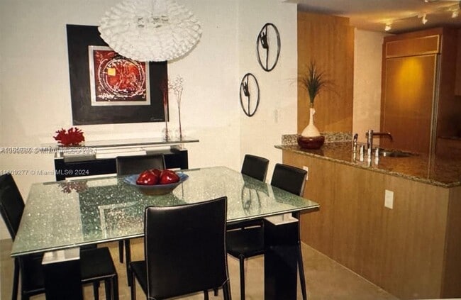 Foto del edificio - 10275 Collins Ave