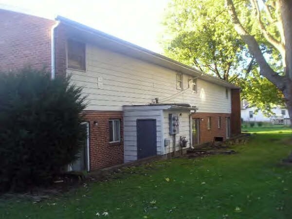 Building Photo - 215 Garfield St