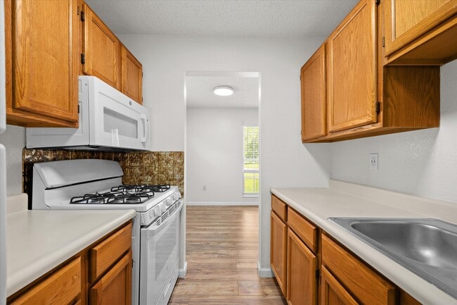 Building Photo - 2105 N Keebler Ave