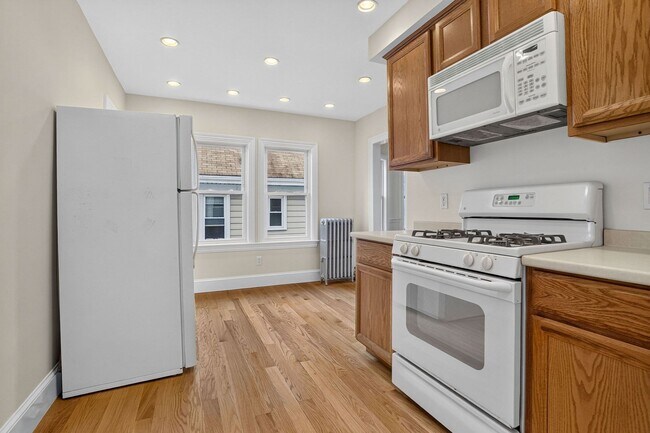 Building Photo - 22 Cypress St