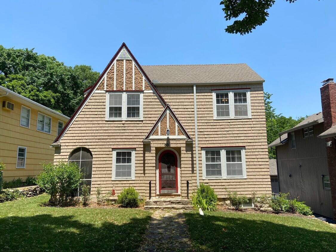 50 E 53rd Ter, Kansas City, MO 64112 House Rental in Kansas City, MO