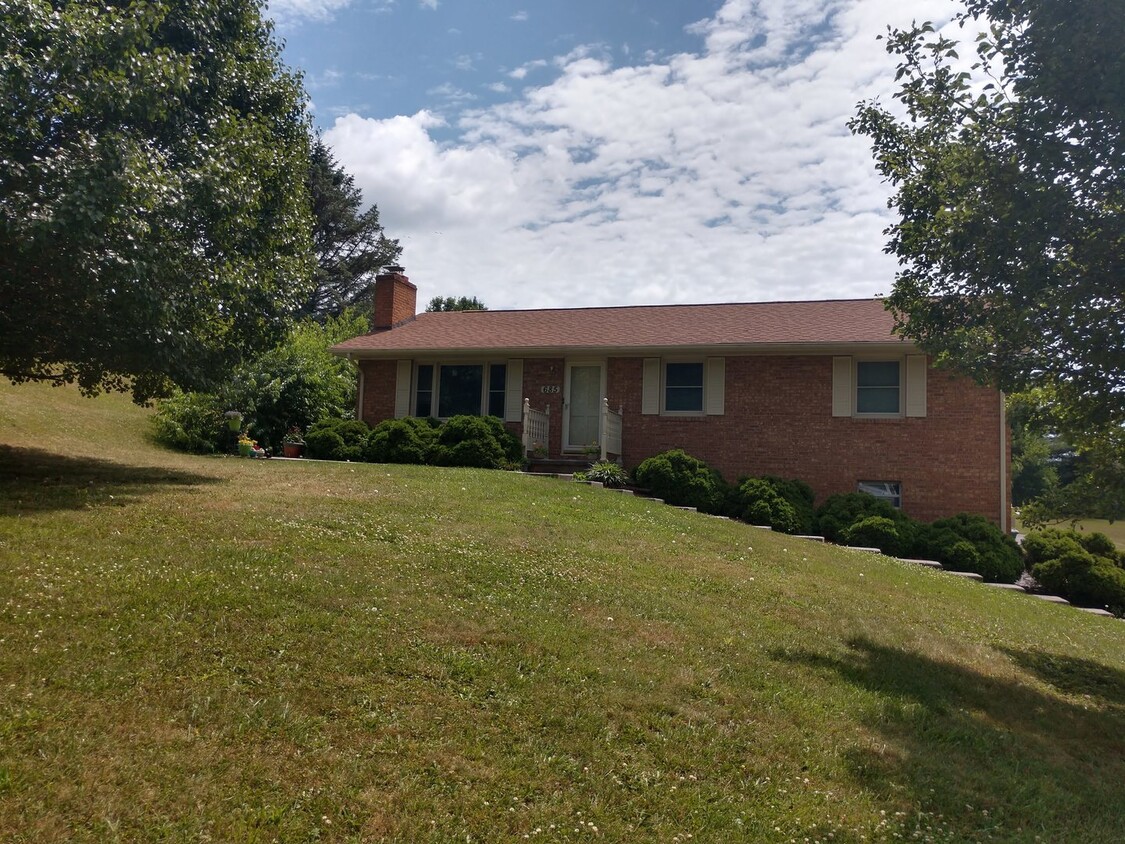 Primary Photo - Christiansburg, 4 bedroom 2.5 Bath Home Av...