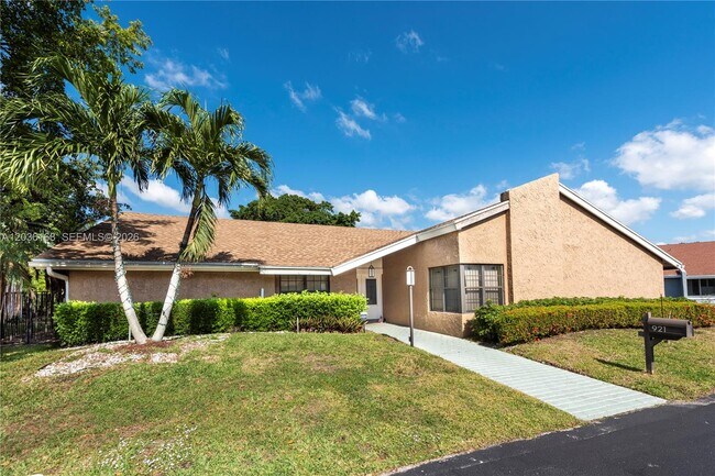 Building Photo - 921 Bayberry Point Dr