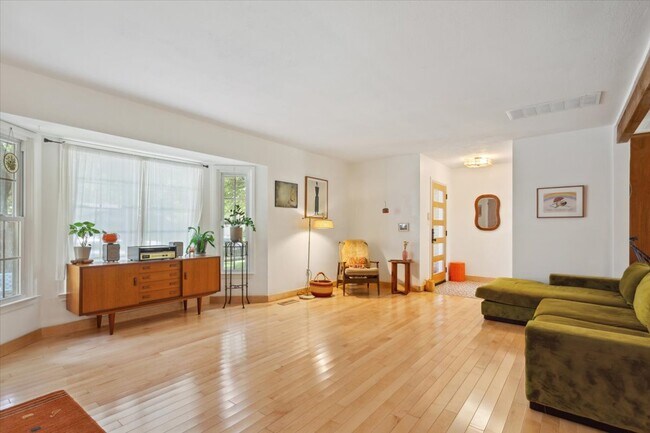 Building Photo - 2712 Braemar Dr