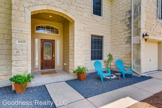 Building Photo - 4 br, 3.5 bath House - 6508 Scenic Cove
