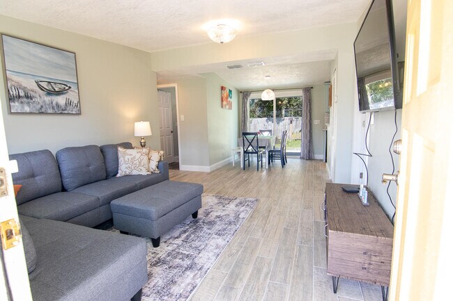 Foto del edificio - 23 Saratoga Cir N